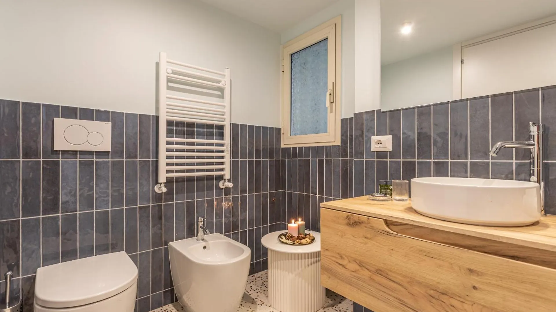 Ambra - Elegant Apartment At The Imperial Forums Rome Italy