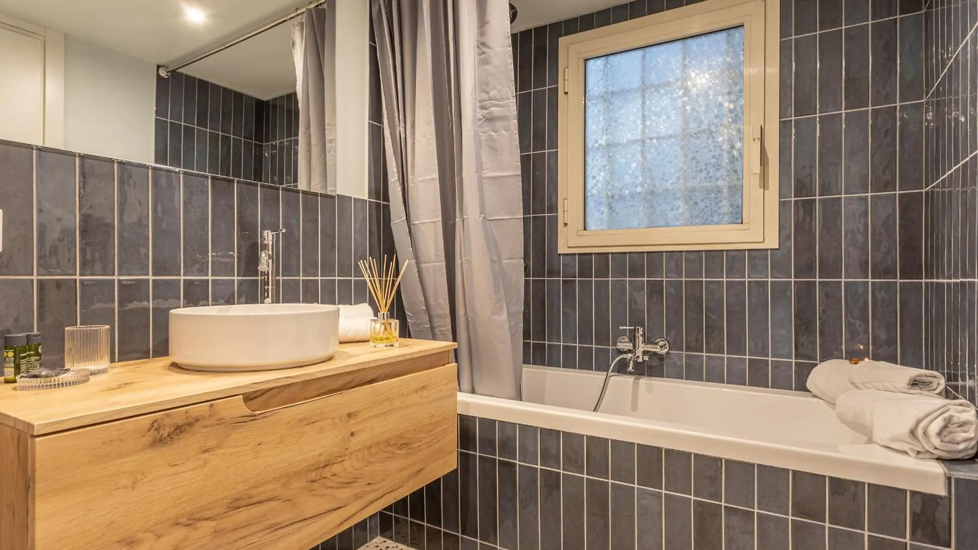 Ambra - Elegant Apartment At The Imperial Forums Rome