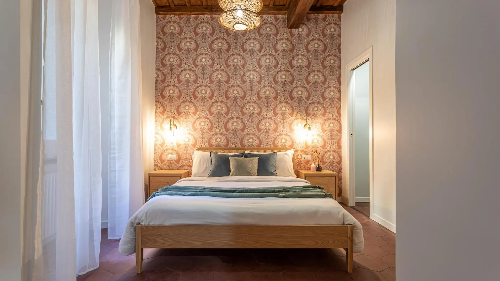 Ambra - Elegant Apartment At The Imperial Forums Rome Italy
