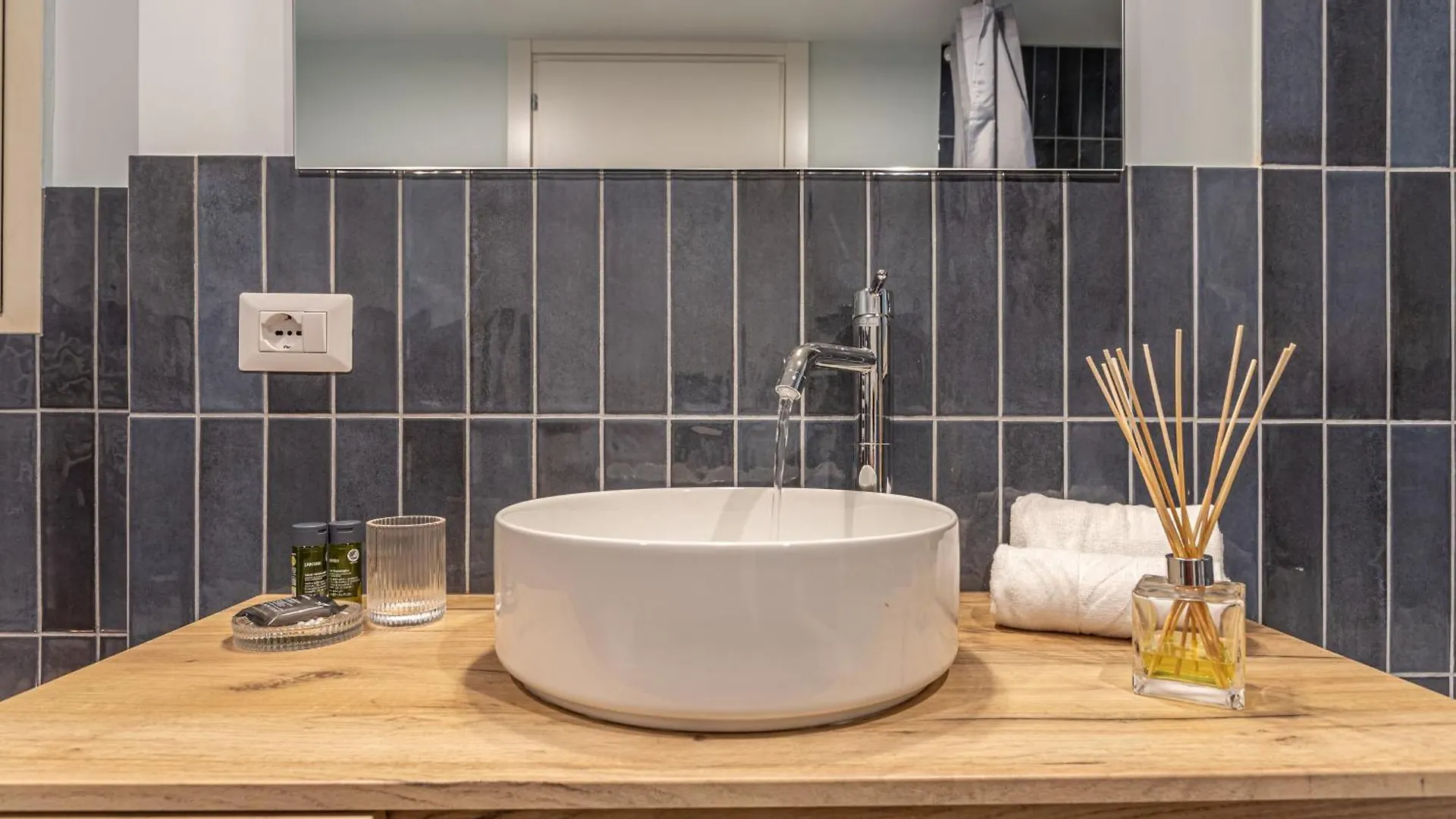 Ambra - Elegant Apartment At The Imperial Forums Rome